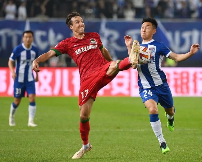 Màn đụng độ gay cấn Henan FC vs Meizhou Hakka