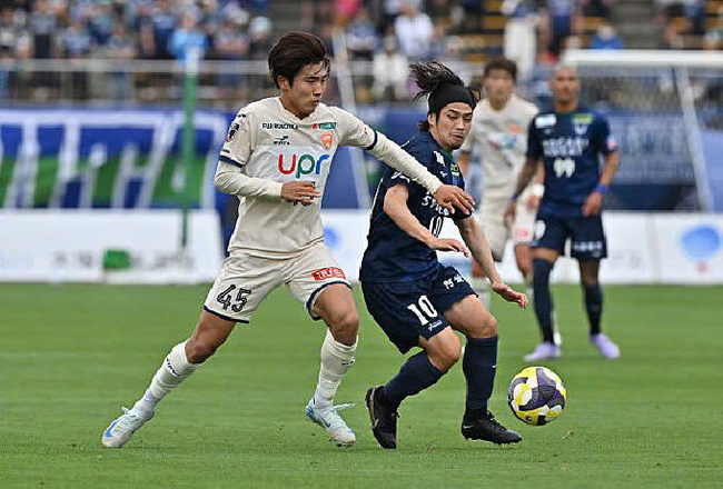Màn đụng độ gay cấn Renofa Yamaguchi vs Tokushima Vortis